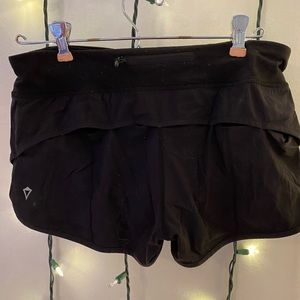Ivivva/lululemon black speed up shorts 2.5”